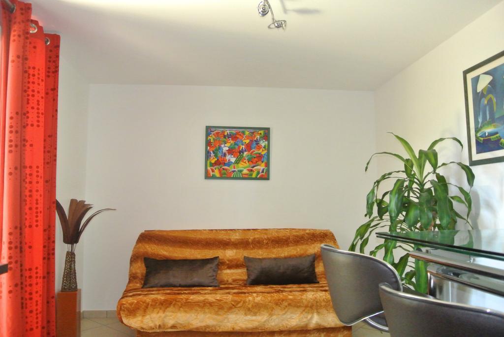 A L'Orée du Bois Rillieux-la-Pape Habitación foto